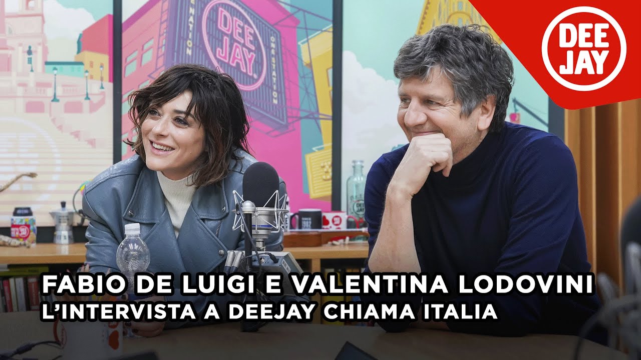 Fabio De Luigi e Valentina Lodovini a Deejay Chiama Italia con "10 giorni con i suoi"