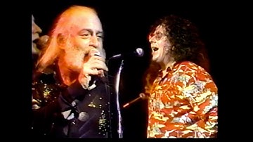 TURTLES feat. FLO & EDDIE : New York City 1990