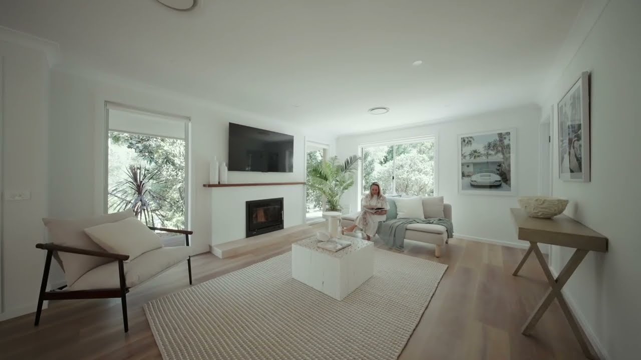 A Modern Single-Level Family Acreage with Dual Living - 5 Greenacres Close, Glenning Valley