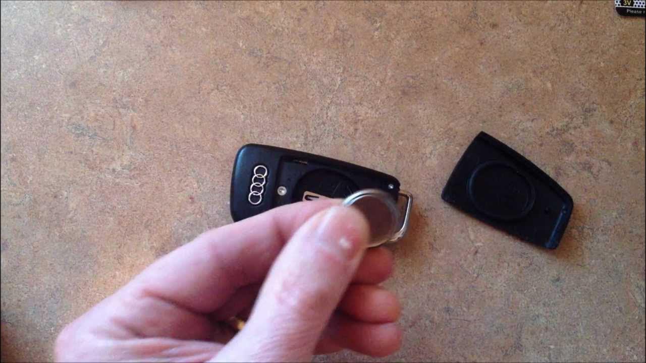 Замена батарейки ключ AUDI Q7 - YouTube