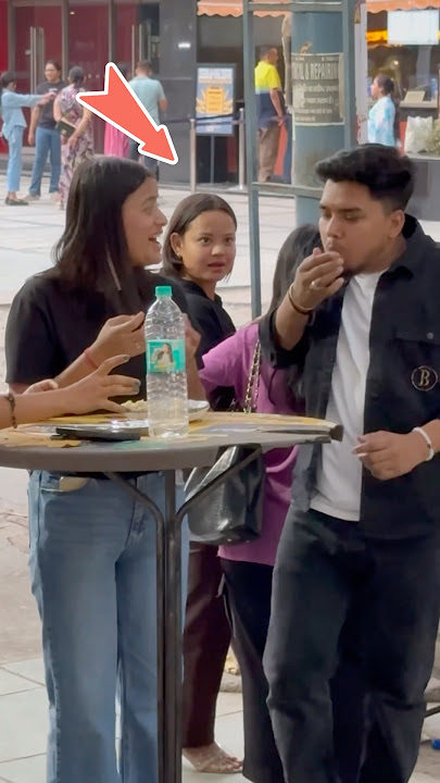 Itna garam momo kha liya 😱