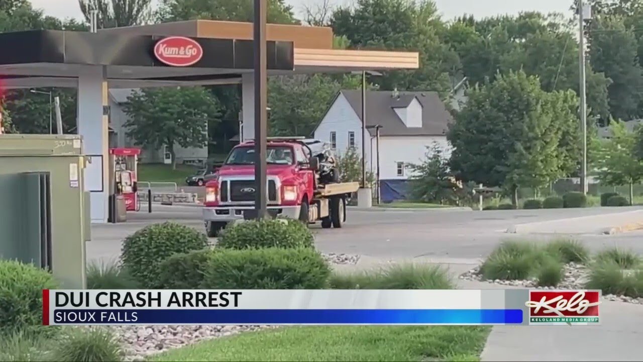 3 people in custody after police chase - YouTube