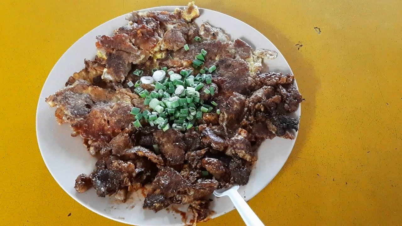 Zion Riverside Food Centre. Lau Goh Teochew Chye Thow Kway. Street Food Carrot Cake on Zion Road