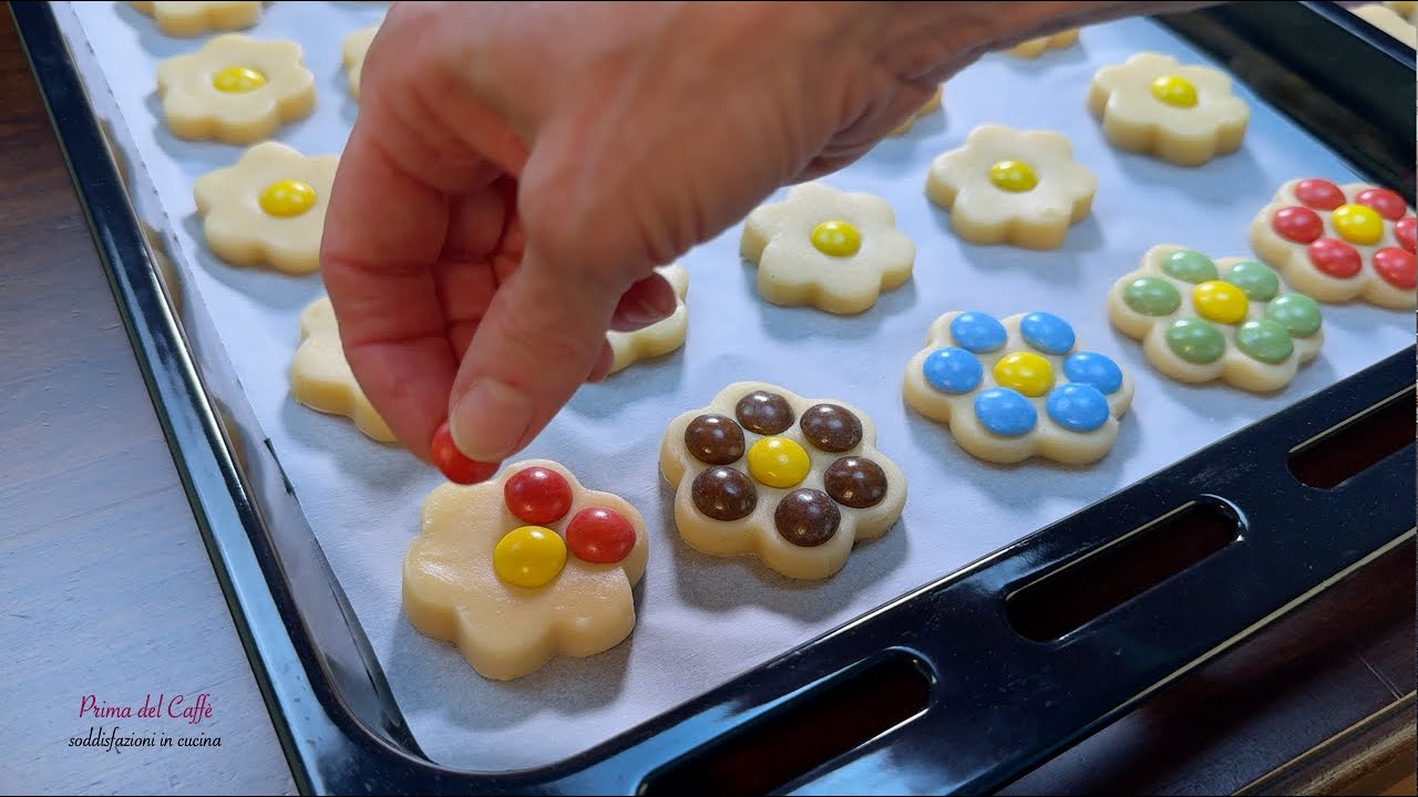Biscotti al Burro a Forma di Fiore con Confettini – Facili e divertenti - Perfetti per Bambini
