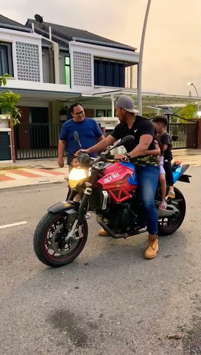Aprilia Shiver 750 with my 5 year old and cousin ❤️😎