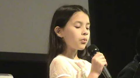 Natalie, 10 aos, canta "La Via Dolorosa" en Espaol