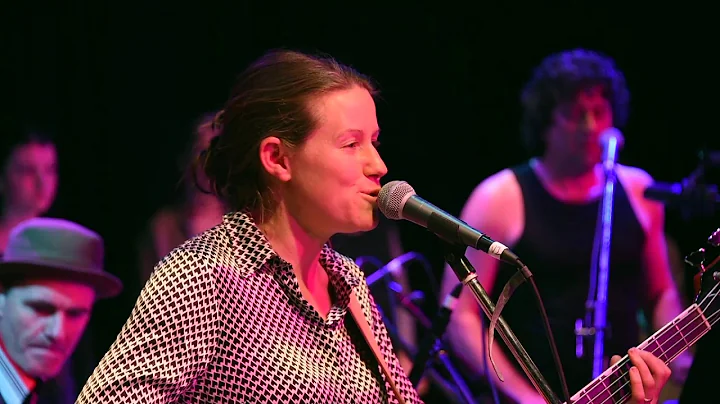 Robyn Martin sings 'Yil Lull' at Bega Big Groove e...