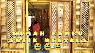 Rumah Bambu Antik Menyala