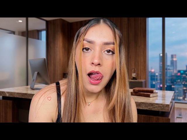 Estás trabajando mucho? 🥰 La ESPOSA DE TU JEFE te Consiente🧠 I ASMR ESPAÑOL