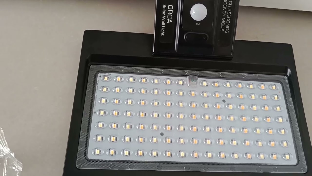 1200LM 104LEDs Lampe Solaire Exterieur, 5200mAh Lumière Solaire Extérieure, Possède plusieurs modes