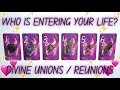 Who is Entering Your Life!? 💜 DIVINE UNION / REUNION 👭🌎💫 Pick a Card (Collab with @LunaTarot1 )