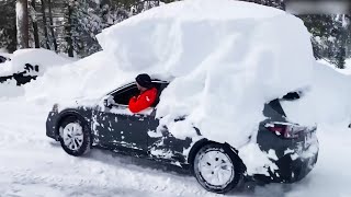 ICY DRIVEWAY FUNNY MOMENTS . 🏂🏂