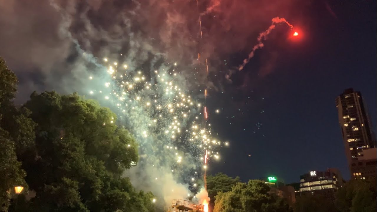 NYE in Melbourne, 9.30pm Fireworks @ Flagstaff Gardens