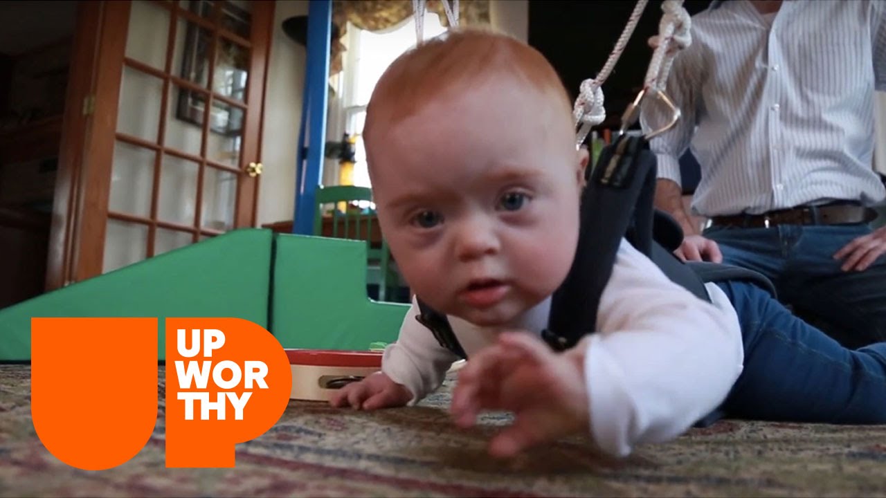 Эта простая шлейка способствует развитию детей с синдромом Дауна!