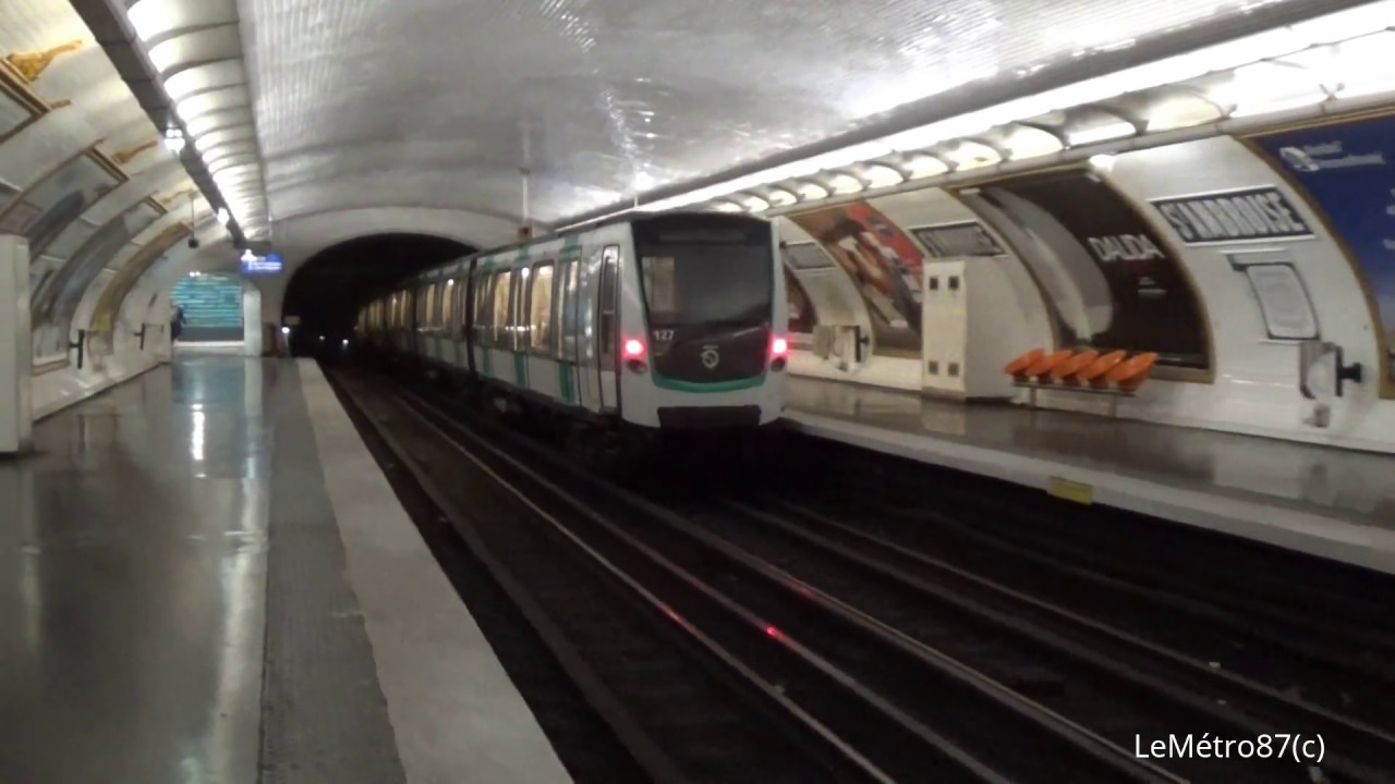 RATP Paris Métro MF01 No. 127 sur la ligne 9 départ à St. Ambroise