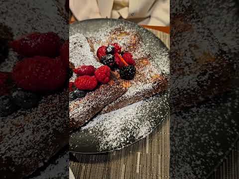 이 시간 베리 프렌치토스트는 반칙 Berry French toast at this hour? Dangerous 🍓🫐 #최정화랑데부 #choijwrendezvous #berry thumbnail