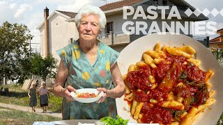 95yr old Rosa makes an easy pasta with stewed peppers and tomatoes! | Pasta Grannies