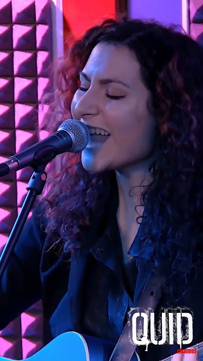 Alma Mina e la sua musica artigianale, beverina, dolce e amara🍷🎤🎶