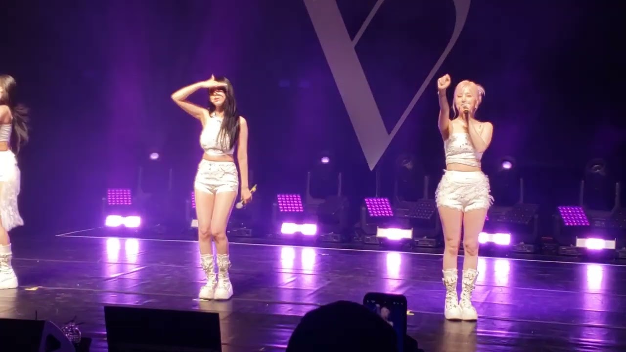 VIVIZ (비비지) "FIESTA" 240713 Atlanta Concert Fancam Full HD