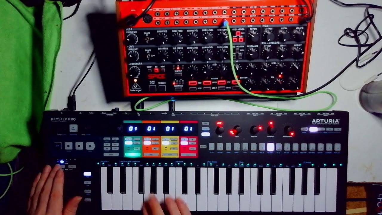 behringer spice ベリンガー スパイス アナログシンセサイザー Behringer Spice Synthesizer Under Rated Machine Lets have some Fun