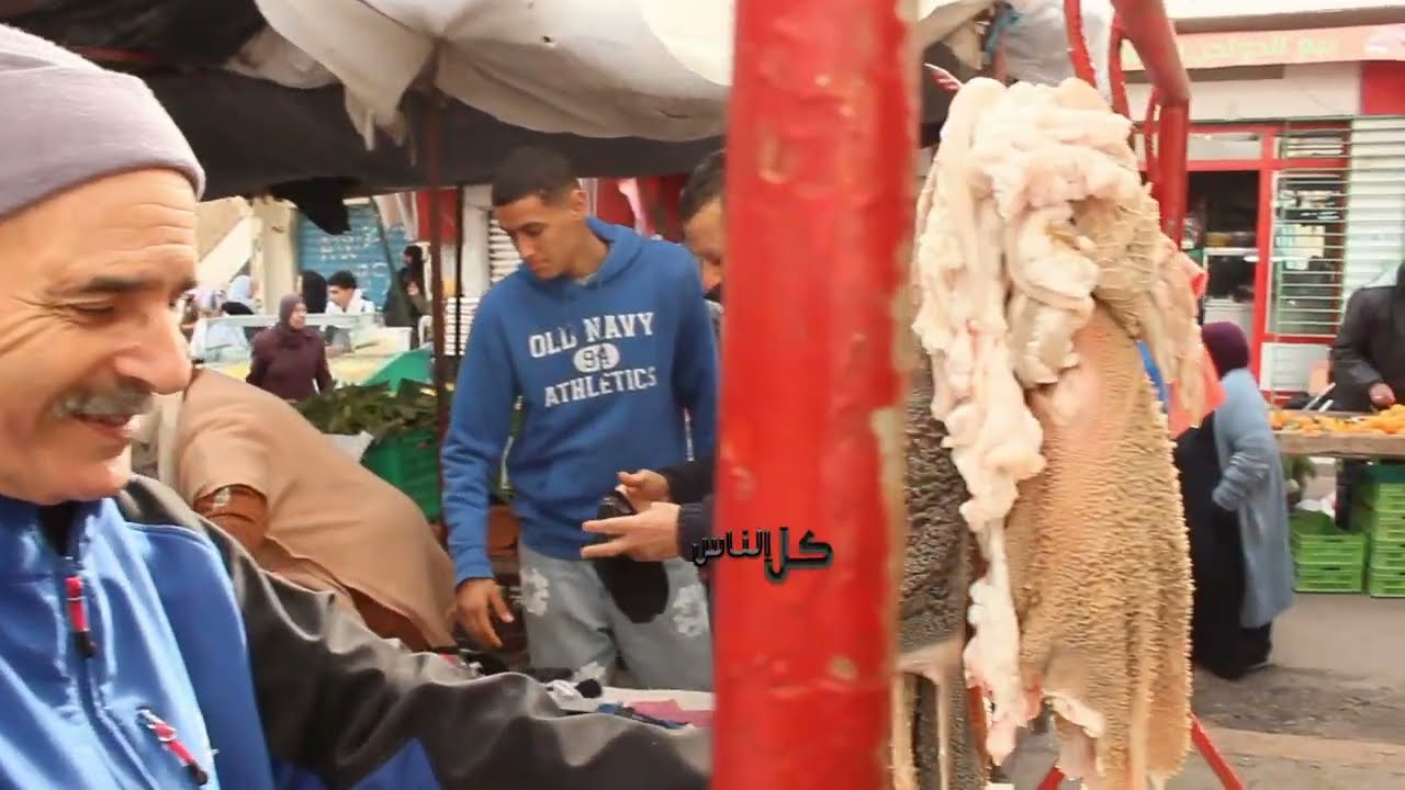 عامل نصبة نبيع في الكرشة متاع العلوش عندي اكثر من 40عام هكا سر-قوني برشا سوق الكبارية بكلو غرايب ...