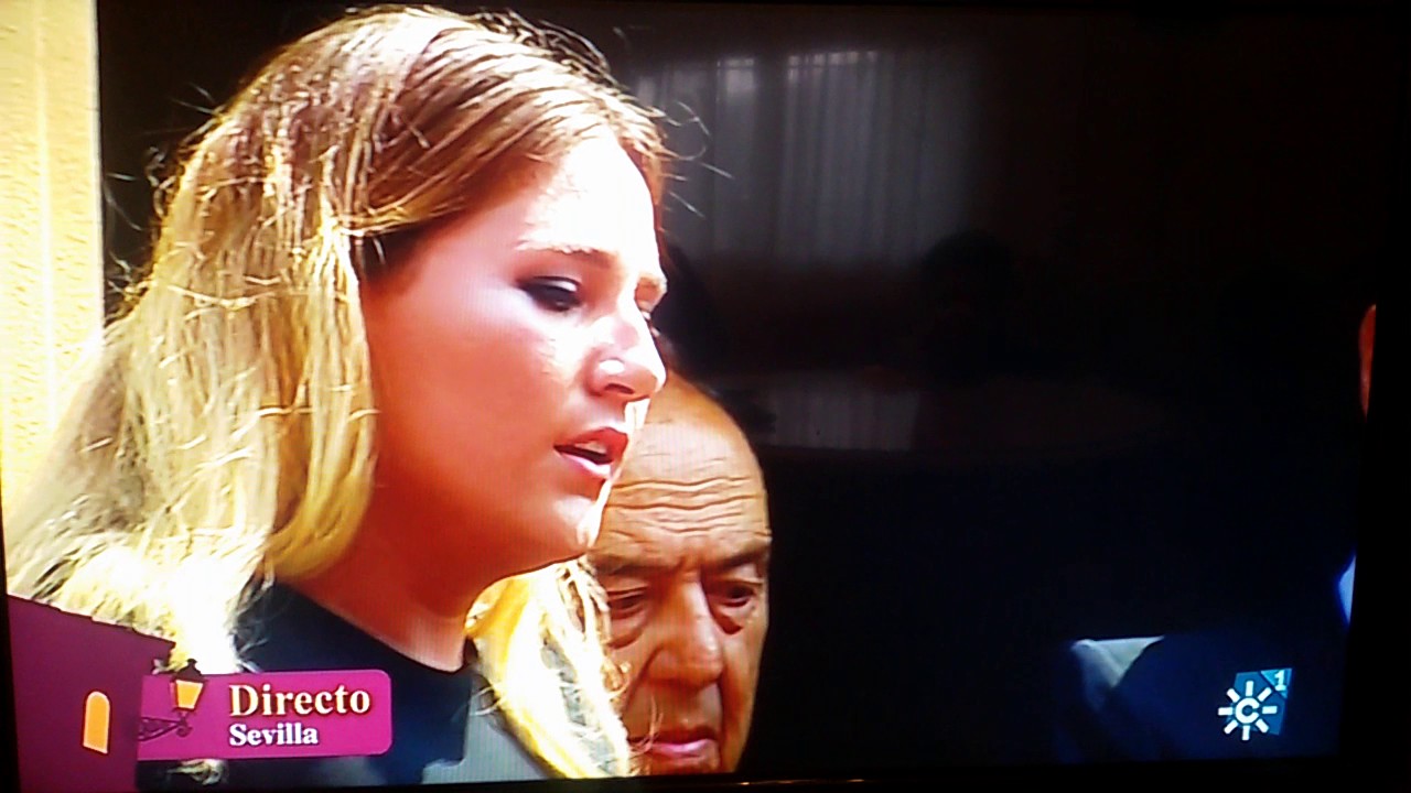 Laura Gallego canta saeta a la Esperanza de Triana 2017