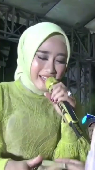 Download lagu The best songs of dangdut Anisa rahmah|| BIMBANG   lyric