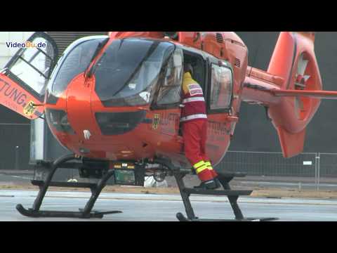 Internistischer Notfall im Hauptbanhof Duisburg. Notarzt und Hubschrauber im Einsatz