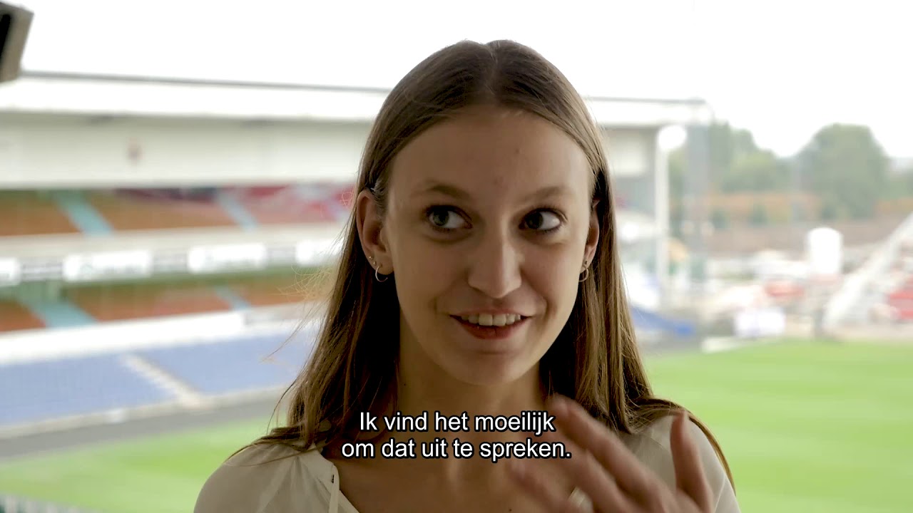 Hoe spreek je de naam uit van onze coach? #Bölöni #RAFC - YouTube