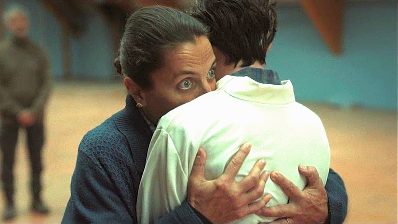 Все жители города ходят ОБНИМАТЬ парня, не зная что у него появится доступ к их телу