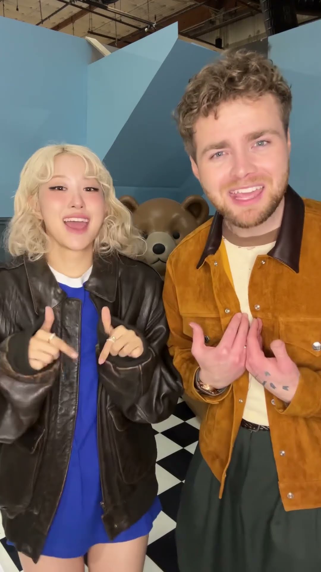 sorry @AlexWarren, i.. had to give them this part before it’s out on friday ♡ #Alex_ROSÉ_OnMyMind