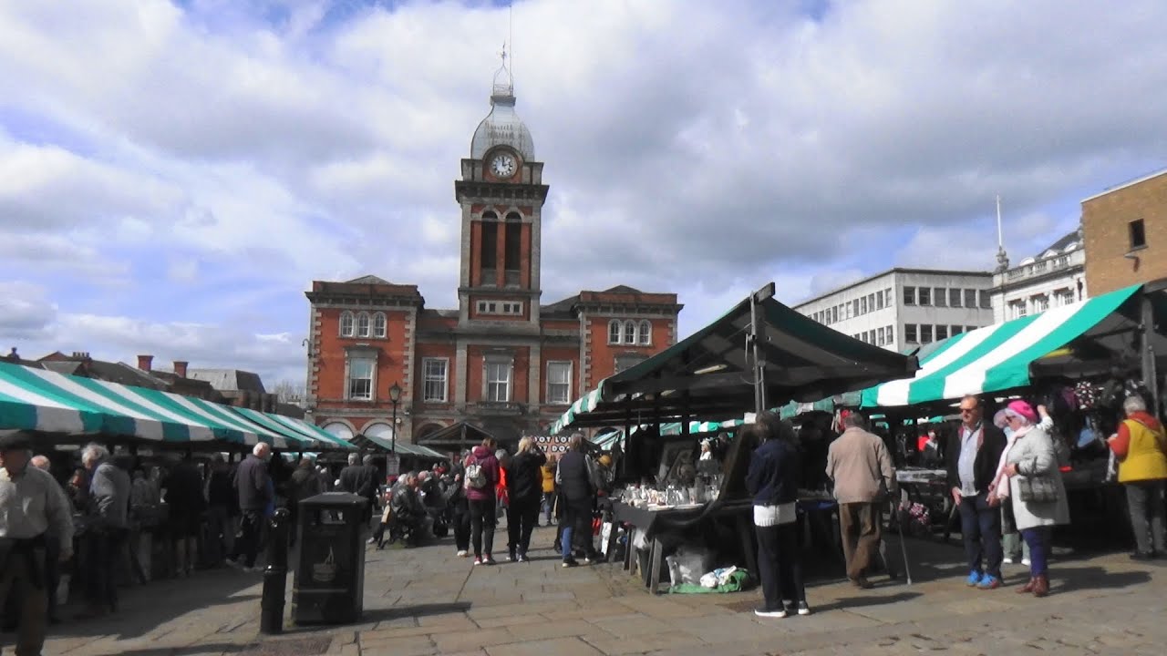 Chesterfield town centre documentation tour actually packed due to the 1940s Market.