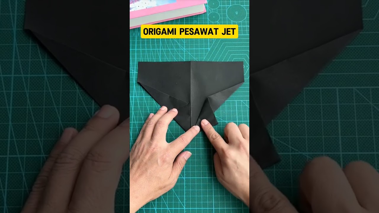 Cara membuat pesawat kertas terbang lama