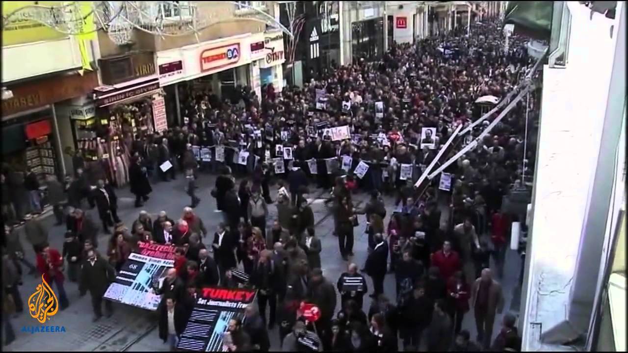 هل وسائل الإعلام في جنوب إفريقيا متحيزة؟