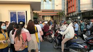 Line up to enter Ho Chi Minh City University of Law in the morning (2021)