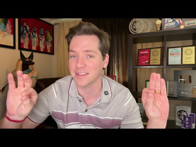 A GS1 QR code being customized with different templates, shapes, and color options