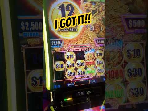 I got the bonus feature on the new Quick Hit Gems slot machine馃槺馃槺