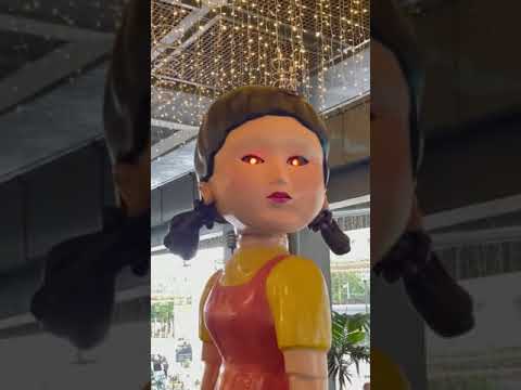 Огромная Кукла из Сериала Игра в Кальмара в Реальной Жизни!😱 #shorts #игравкальмара