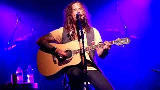 John Corabi performs "Driftaway" into "Home Sweet Home" chords