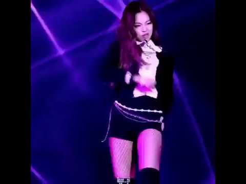 BLACKPINK Jennie FANCAM performing whistle!