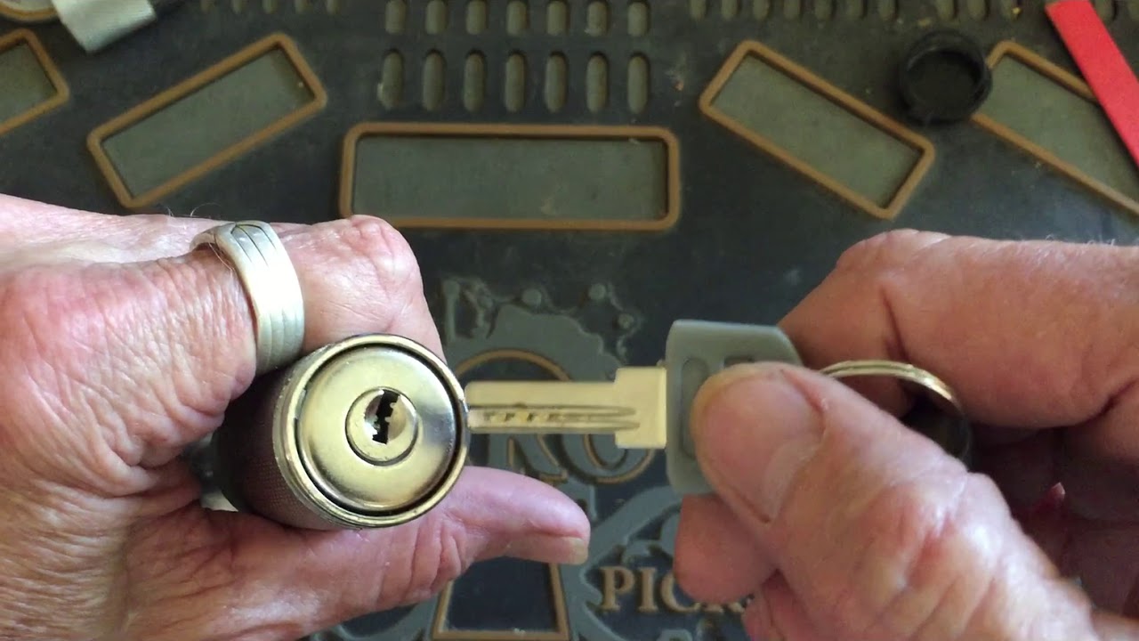 (214) Trailer Hitch Pin Dimple Lock - Picked - YouTube