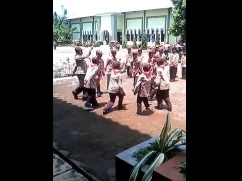 Yel pramuka siaga MI WUNI di MIN BAWU - YouTube