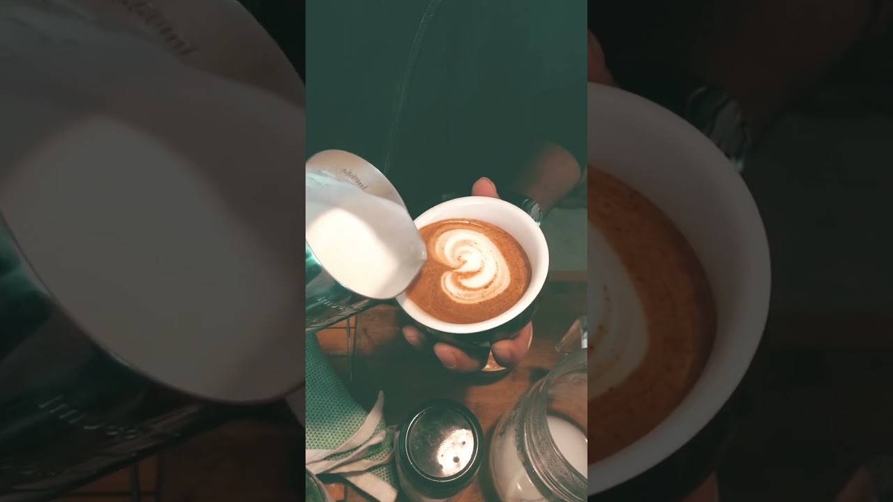 Latte art #youtube #video #youtubeshorts #coffee #love #shorts #latteart #barista #cafe #cappuccino