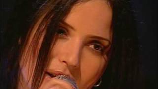 2001-04 - The Corrs - Give Me a Reason (Live @ TOTP)