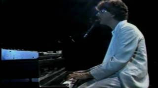 Video thumbnail of "[HD] 14 Charly Garcia-  Yendo de la cama al living- Luna Park 1983"