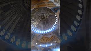 مسجد ايا صوفيا من الداخل فى إسطنبول. 