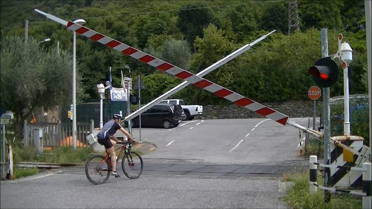 Spoorwegovergang Iseo (I) // Railroad crossing // Passaggio a livello