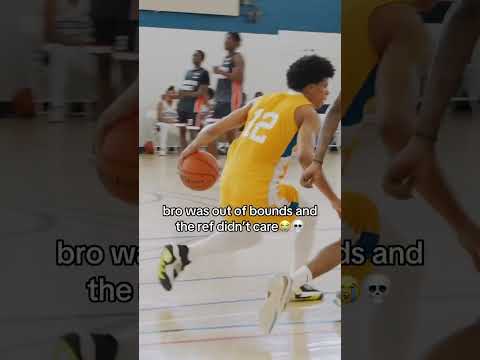What is the ref doing … 😮 #basketball #funny #referee