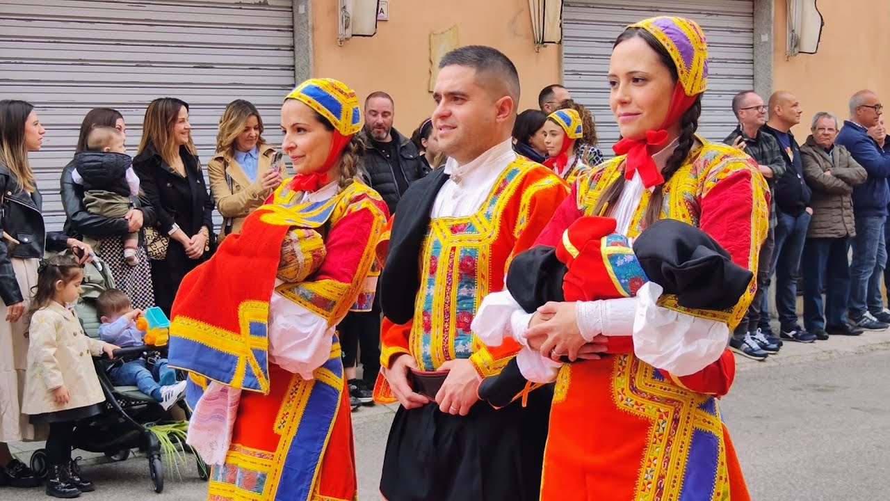 Desulo 2025 - Tradizione e Fede si intrecciano ancora nella Domenica delle Palme di Desulo ❤️💛💙🙏