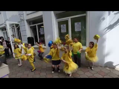 წიწილების ცეკვა :) ქართულ ამერიკული უმაღლესი სკოლის 1-5 კლასის მოსწავლეების შესრულებით